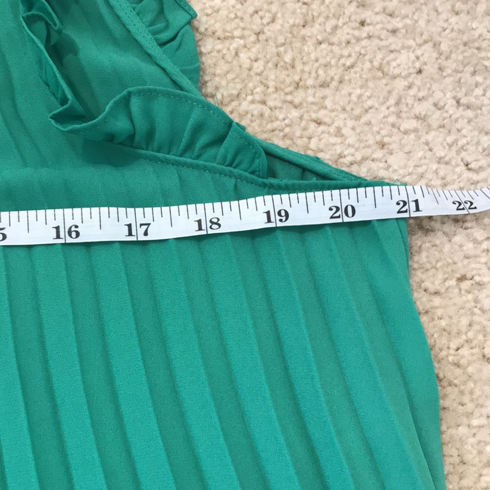 Maurices, NWOT, a-line Kelly green tank with folded accents 🌷 - Picture 7 of 8